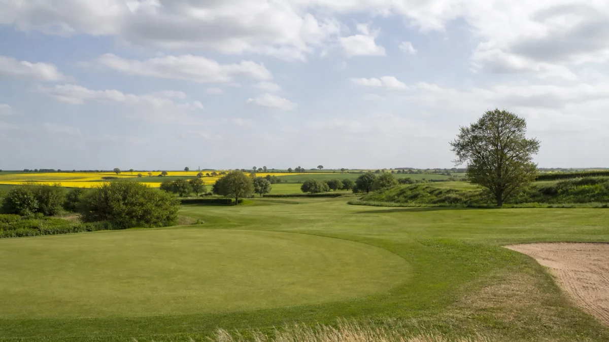 Golfbana i ett skånskt landskap